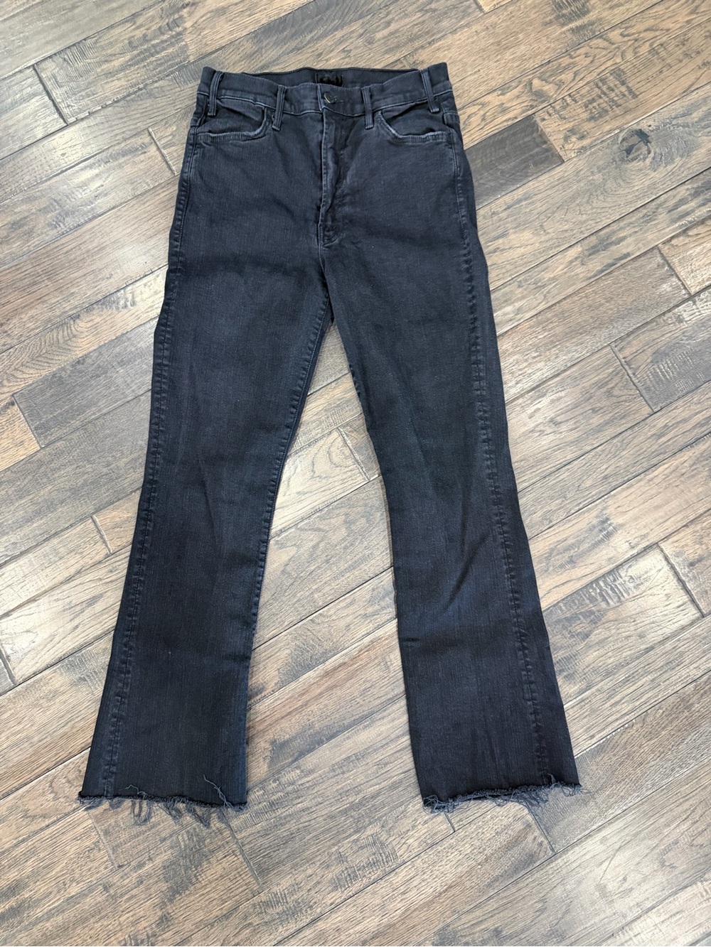 MOTHER The Hustler Ankle Fray 29 Not Guilty Black Cropped Flare Jeans